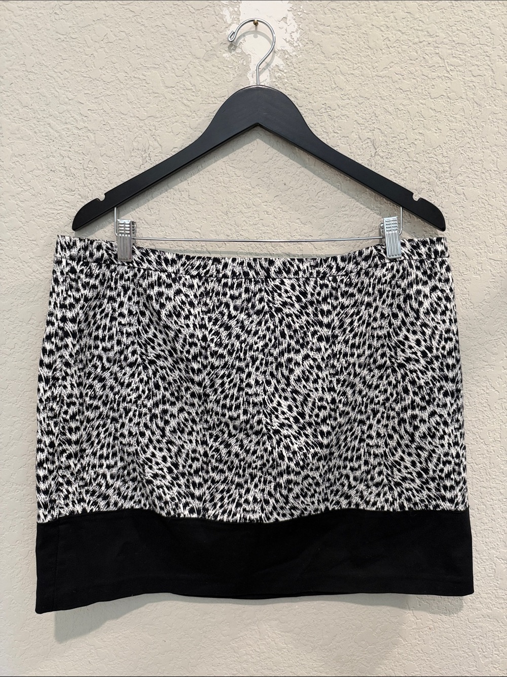 Michael Kors Black & White Patterned Women’s Skirt size 16 nwt